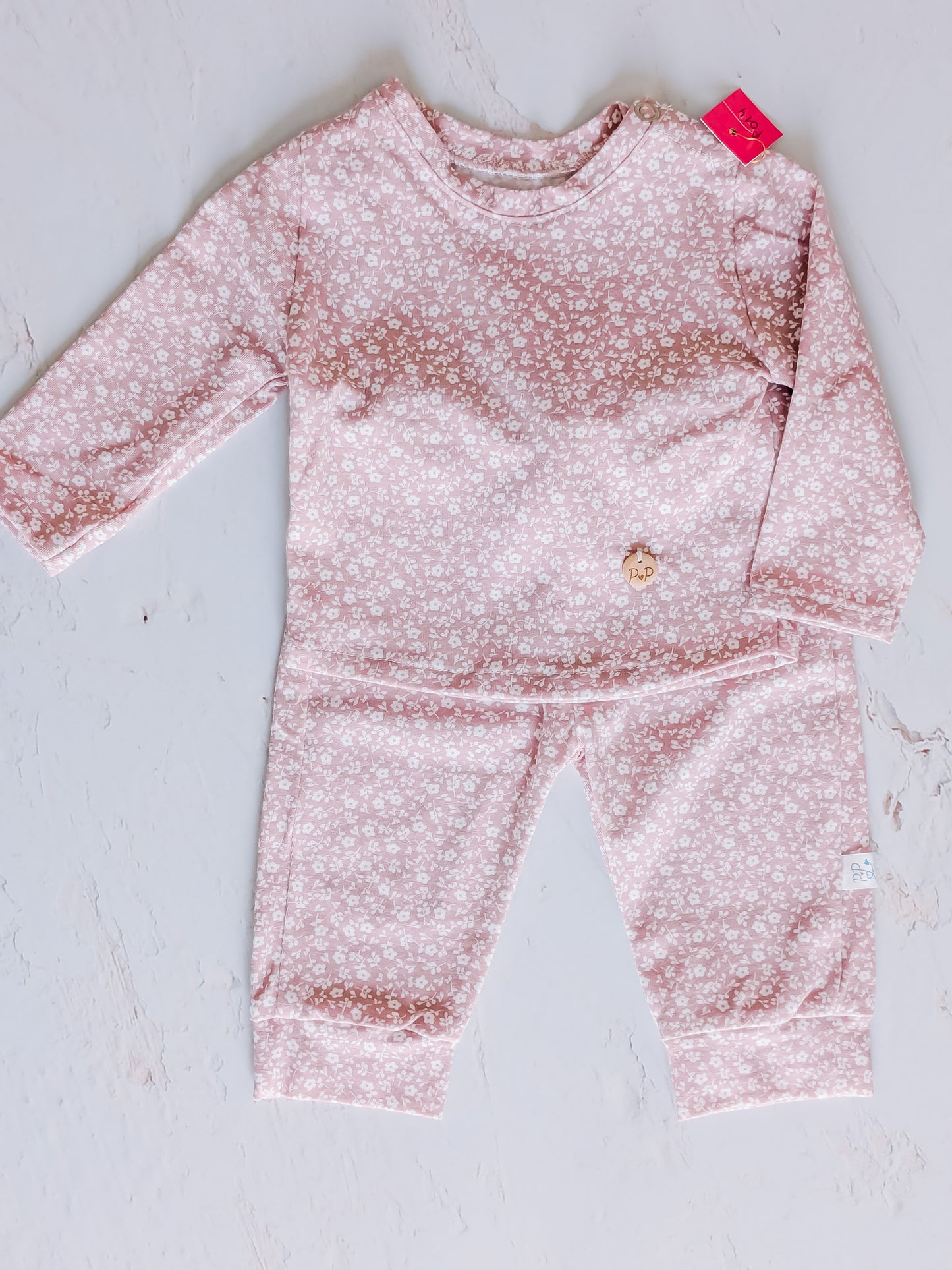 Roze pyjama met bloemetjes