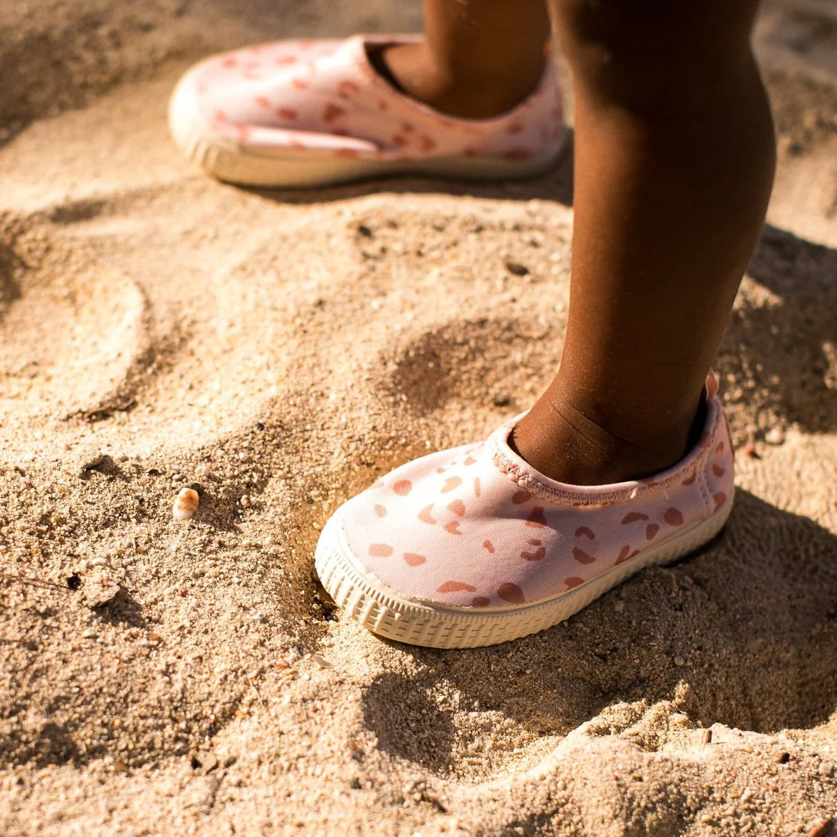 Waterschoentjes met panterprint - roze